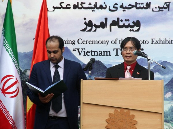 Photo exhibition Vietnam today opened in Iran